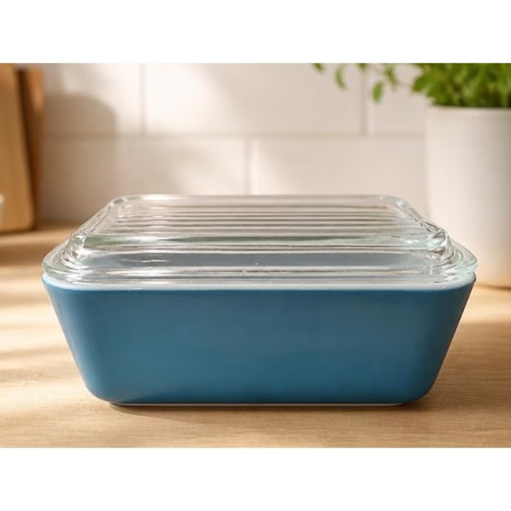 Vintage Pyrex 1 1/2 Pint Blue Refrigerator Dish with Glass Lid 502B